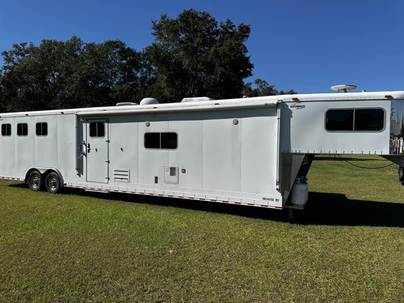 2003 Sooner Midtack  3 Horse Slant Load Gooseneck Horse Trailer With Living Quarters