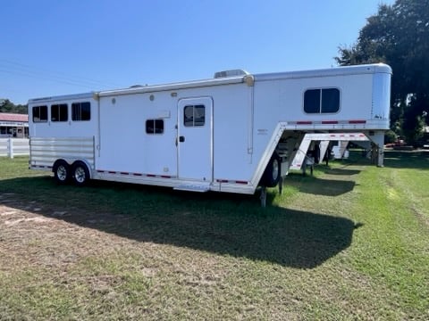 2015 Featherlite   3 Horse Slant Load Gooseneck Horse Trailer With Living Quarters