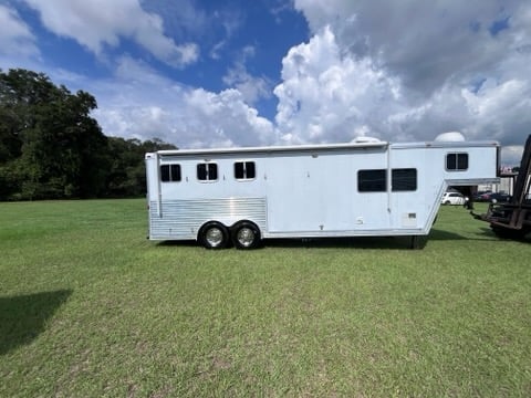 2003 Featherlite   3 Horse Slant Load Gooseneck Horse Trailer With Living Quarters