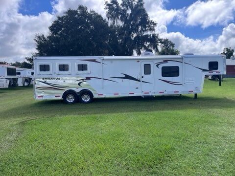 2014 Bison Stratus  3 Horse Slant Load Gooseneck Horse Trailer With Living Quarters