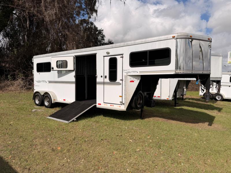 2006 Sundowner 2+1 - White -  3 Horse Straight Load Gooseneck Horse Trailer