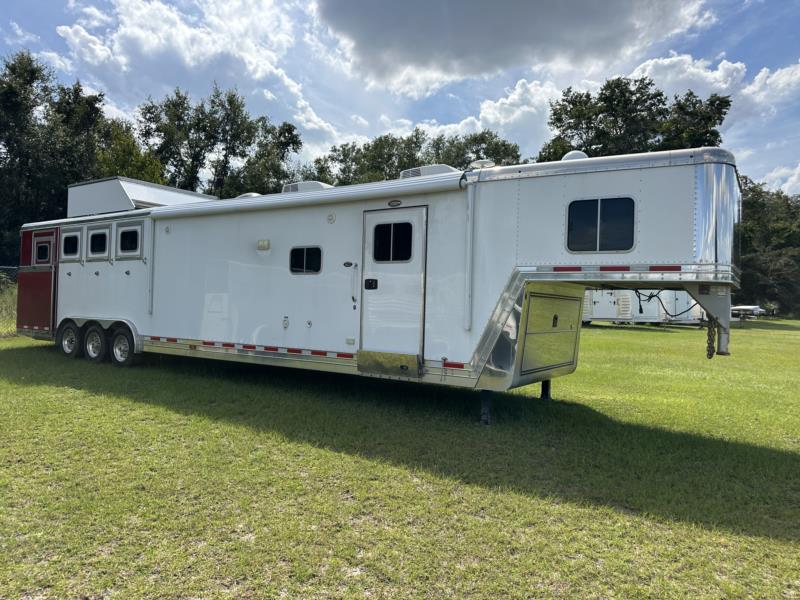 2018 Featherlite PC Load/Rear Tack - Tri-Axle - White with Red Stripe -  4 Horse Slant Load Gooseneck Horse Trailer With Living Quarters SOLD!!! 