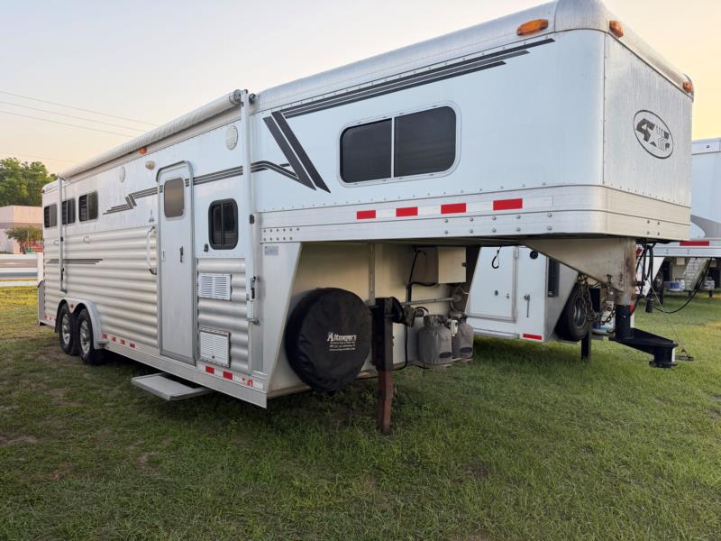 2005 4-Star   3 Horse Slant Load Gooseneck Horse Trailer With Living Quarters