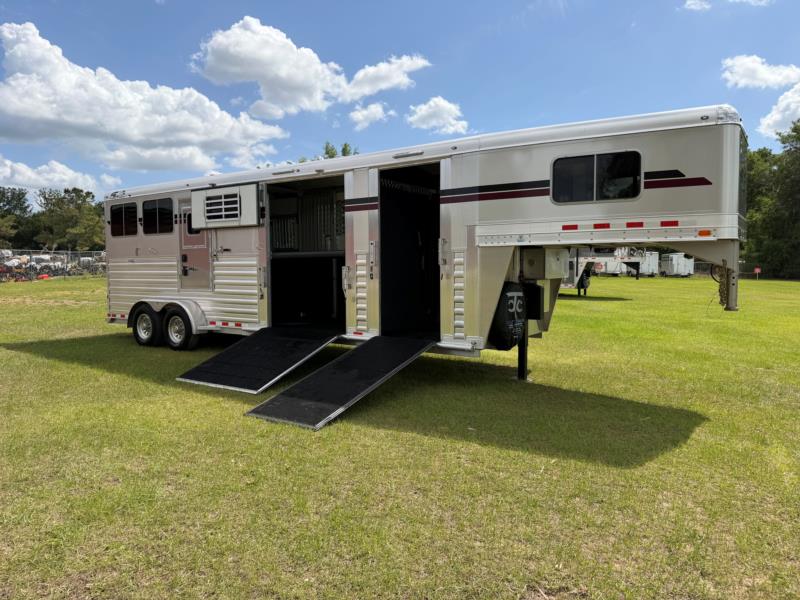 2026 4-Star 2+1 26' - Ramped Tack - Air Ride - Clean Coat -  3 Horse Gooseneck Horse Trailer SOLD!!! 