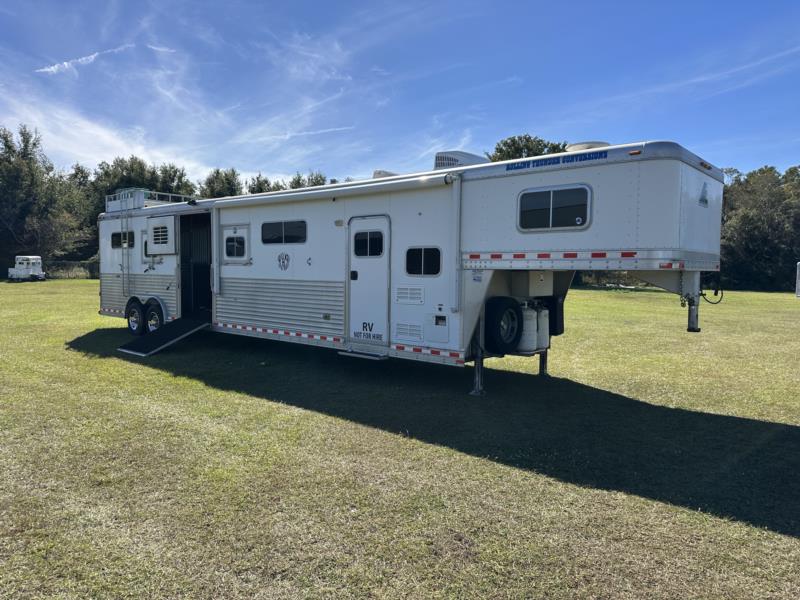 2007 Elite Head to Head - White -  4 Horse Straight Load Gooseneck Horse Trailer With Living Quarters SOLD!!! 