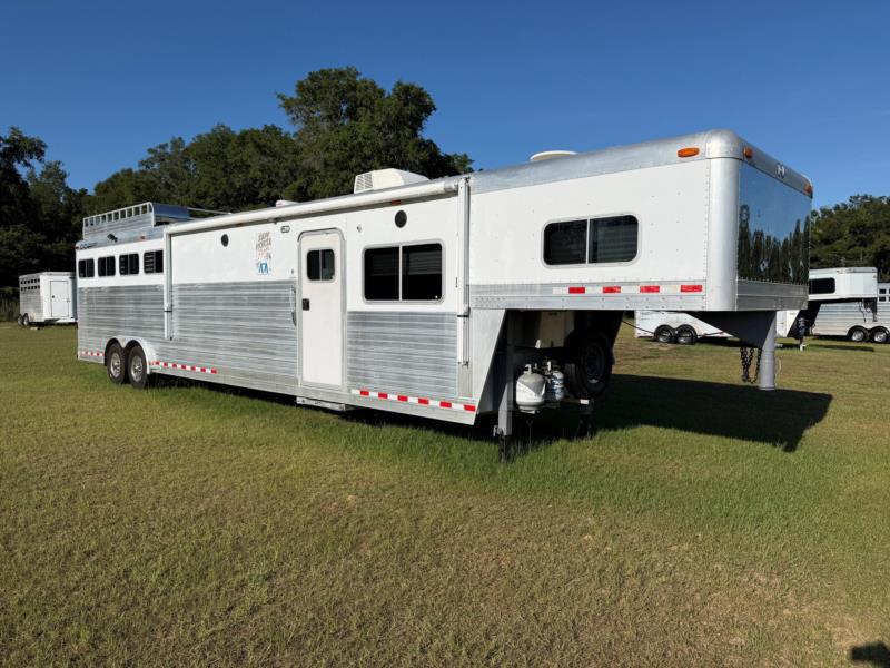 2001 C&C 16'SW - White -  4 Horse Slant Load Gooseneck Horse Trailer With Living Quarters