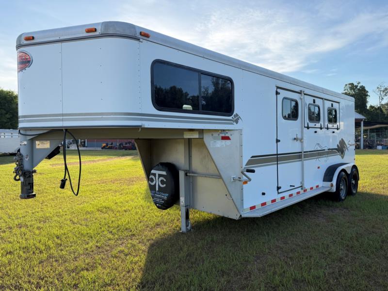 1999 Sundowner - White -  3 Horse Slant Load Gooseneck Horse Trailer