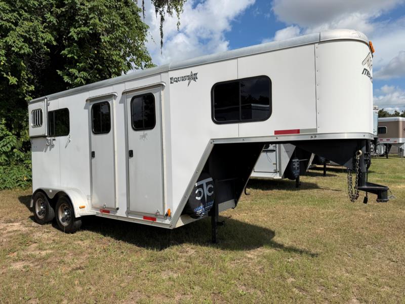 2011 Merhow   2 Horse Straight Load Gooseneck Horse Trailer