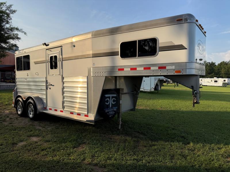 2015 4-Star Deluxe - White -  2 Horse Straight Load Gooseneck Horse Trailer
