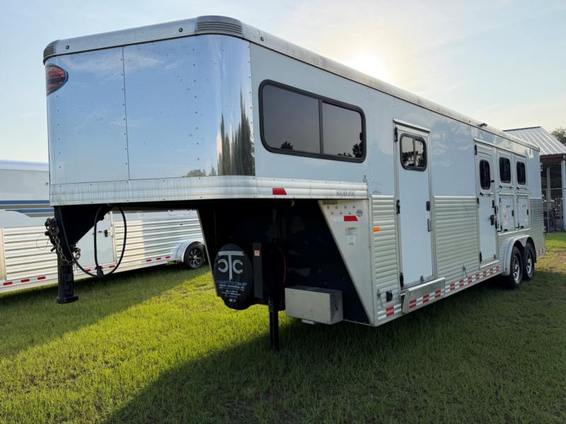 2015 Sundowner Midtack - White -  3 Horse Slant Load Gooseneck Horse Trailer