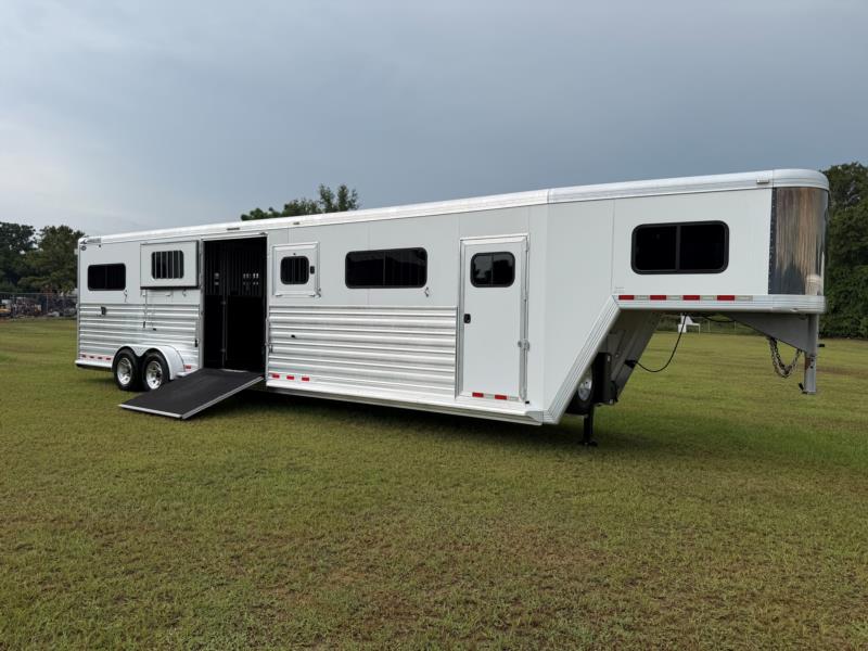 2018 Cimarron Head to Head - White -  4 Horse Straight Load Gooseneck Horse Trailer