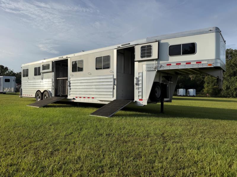 2019 4-Star Head to Head - Ramped Tack - White -  6 Horse Straight Load Gooseneck Horse Trailer