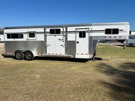2022 4 Star 2+1 Straight Load Gooseneck Horse Trailer SOLD!!! 