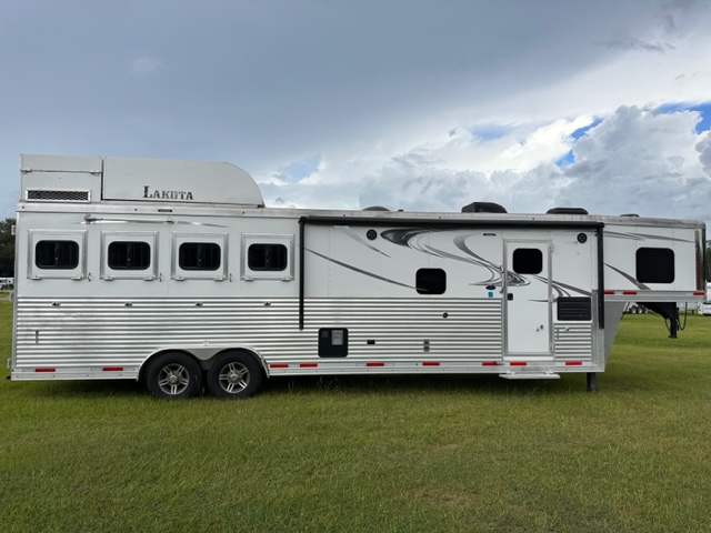 2020 2020 Lakota Bighorn  4 Horse Slant Load Gooseneck Horse Trailer With Living Quarters SOLD!!! 