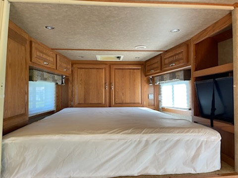 2007 Integrity with Slide  3 Horse Gooseneck Horse Trailer With Living Quarters SOLD!!! 