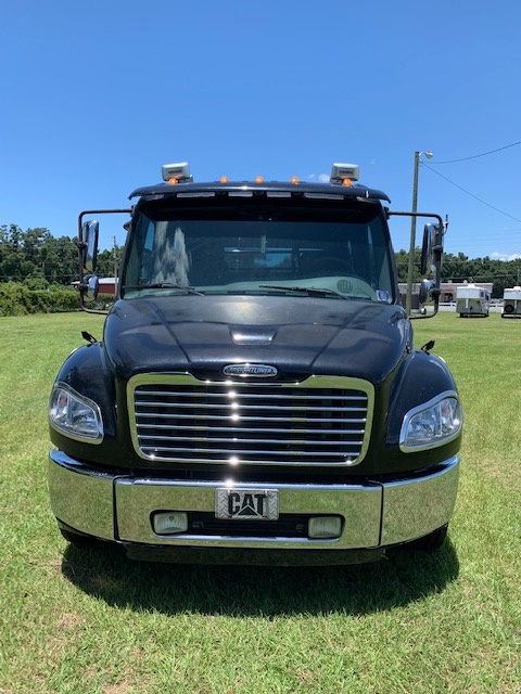 2006 Freightliner Sport Chassis Truck